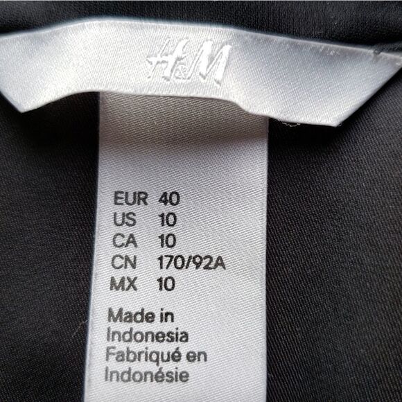 🔹️H&M Black Mandarin Neck Button-up Blouse w/Pockets Size 10 - Picture 9 of 11